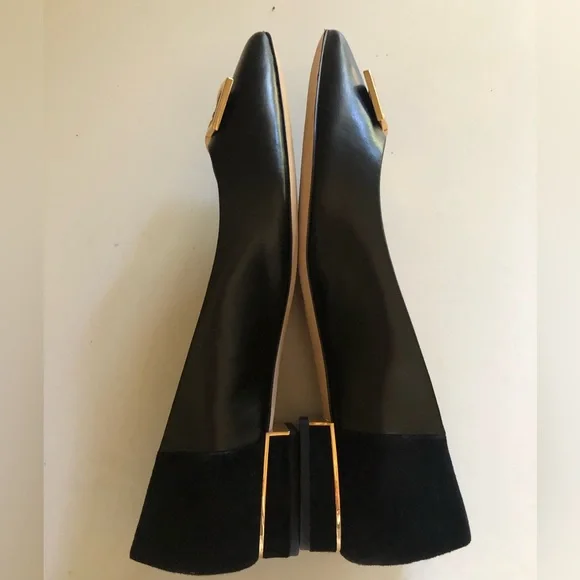 - Tory Burch Gigi Black Flats Leather Gold Logo Size 9 lightly worn - Picture 4 of 7